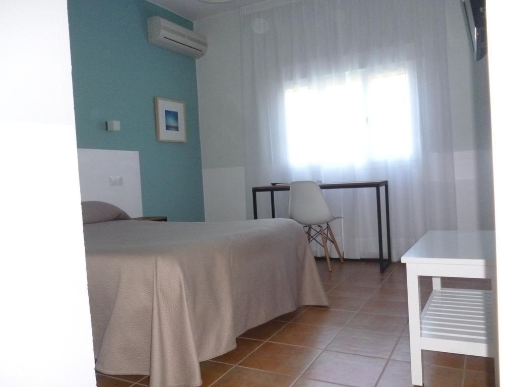 Hostal Las Cumbres Conil De La Frontera Exterior photo
