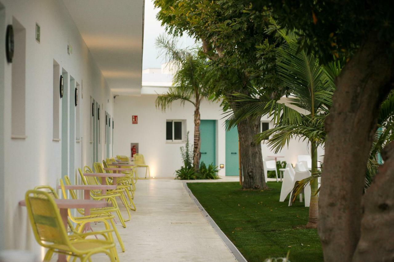 Hostal Las Cumbres Conil De La Frontera Exterior photo