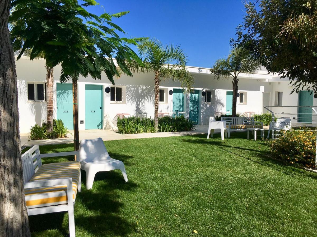 Hostal Las Cumbres Conil De La Frontera Exterior photo